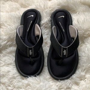 Nike women’s flip flops size 8